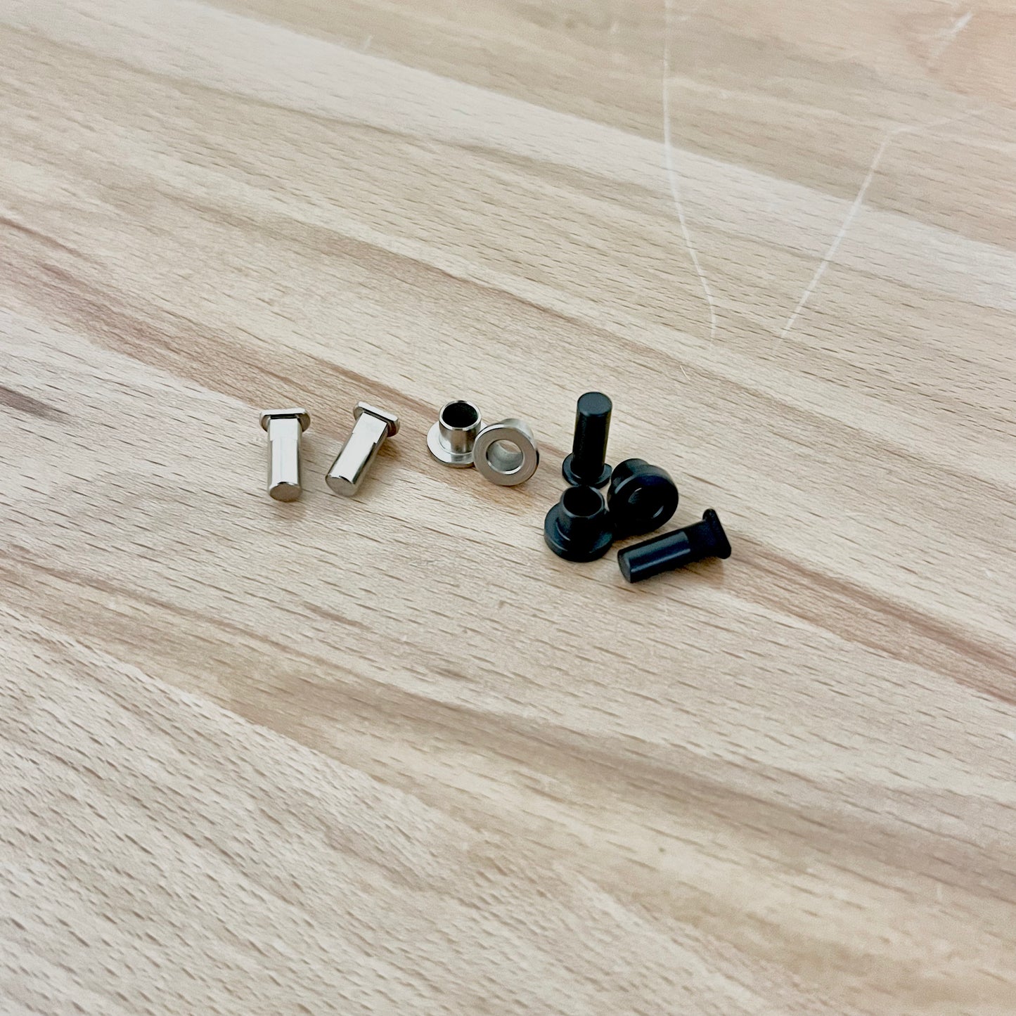 TKR9057B - Tekno Spindle Pin/Sleeve Set