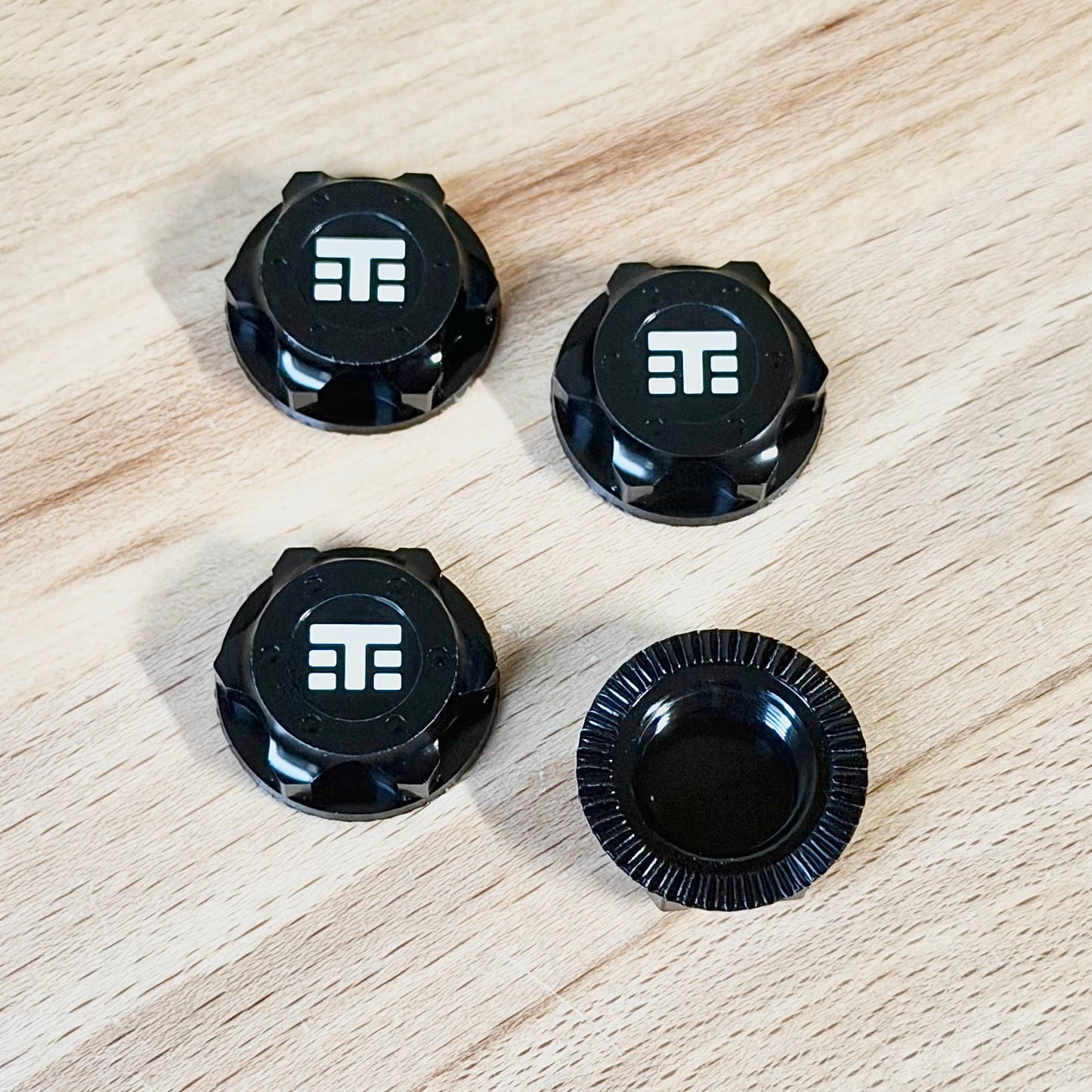 Tekno Captured Wheel Nuts 17mm